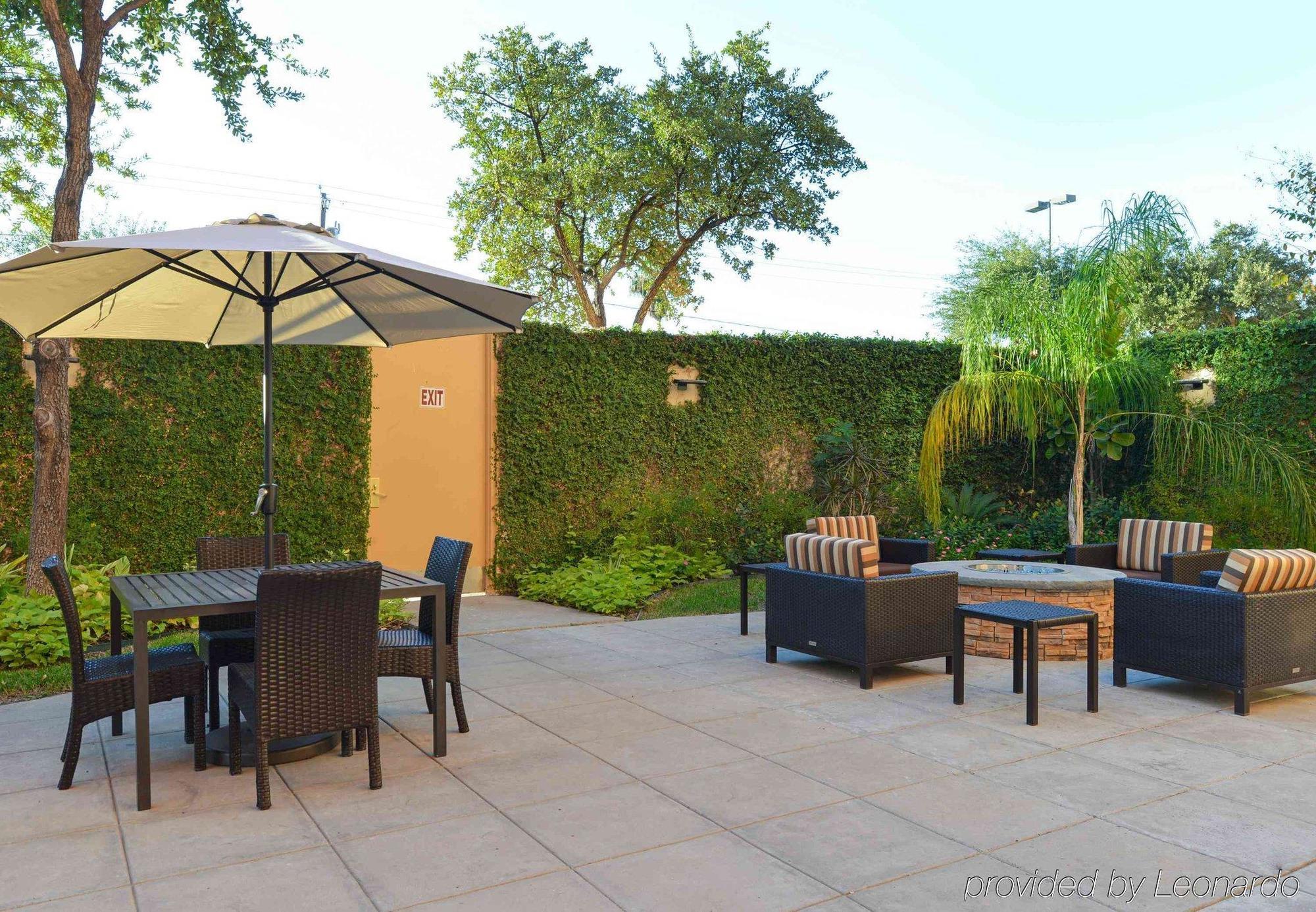 Courtyard Laredo Hotel Exterior foto